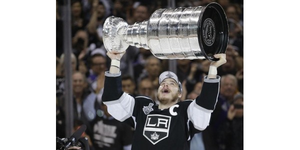 Les Kings de Los Angeles retirent officiellement le maillot n°23 Les Kings de Los Angeles retirent officiellement le maillot n°23